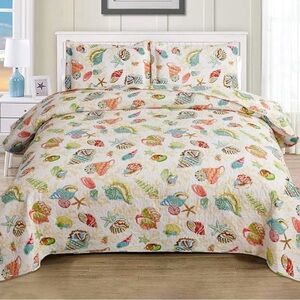 King coastal quilt set nwt and nwt extra pillow cases